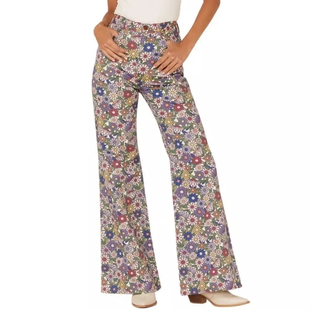 Womens Wanderer 622 Floral Jean
Size:28
Inseam:30
Color: Flowers